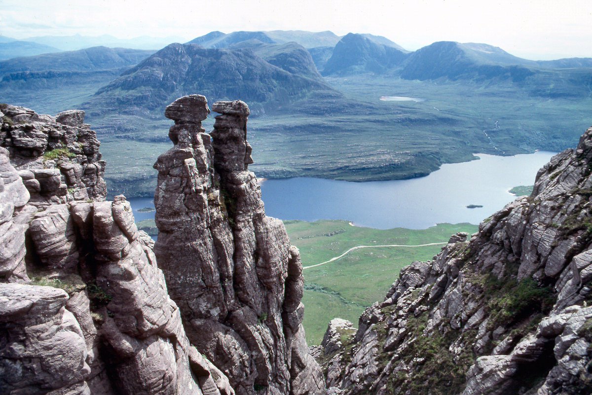 BGS_Scotland's tweet image. #TorridonianTuesday Lobster Claw pinnacle on #StacPollaidh, Torridon Group, #Coigach @NWHGeopark #Scotland #geology