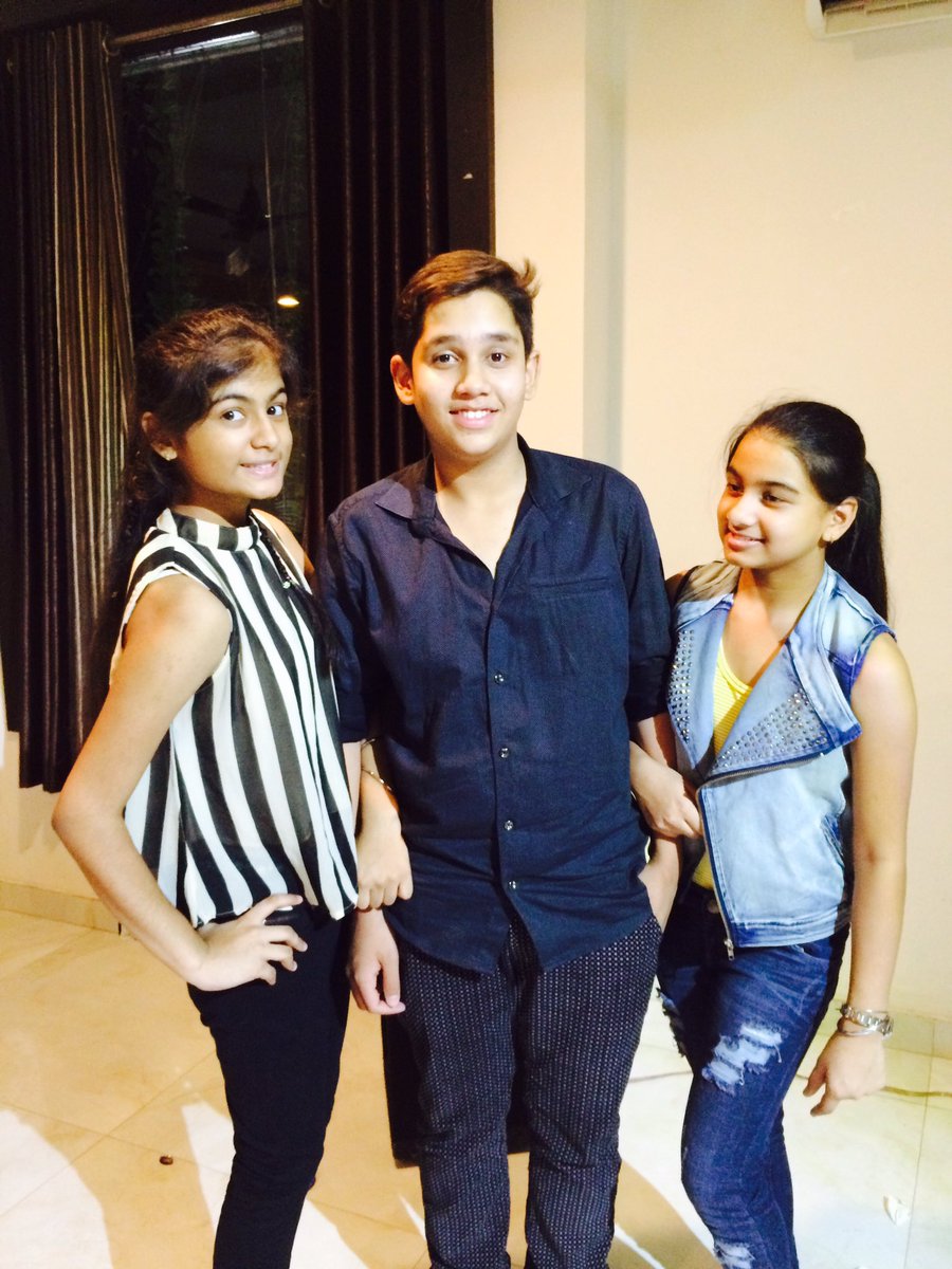 ash_srf's tweet photo. #sisters #party_night https://t.co/0dSCt4Kc8U