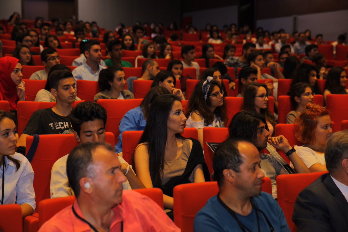 gedizuniversity's tweet photo. Bu metraj başka metraj.Adı üstünde #gedizmetraj. Emek burada. Gös.Mrk’deki finalde tüm konuklarımıza başarılar🎬 🏆 https://t.co/RBArn4JCuM