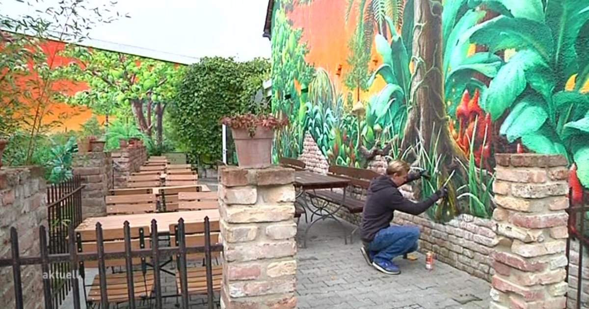 Layer Immobilien Bunte Neue Hausfassade Restaurant In Augsburg Zeigt Wie Urbanjungle Kunst Graffiti T Co Abbyaoax1b
