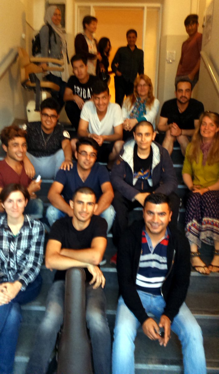 Unsere Praktikantin/Bassistin Susanne geht - danke! NeueR BassistIn für's Musikcafé gesucht! tontalente.de/musikcafe-inte…