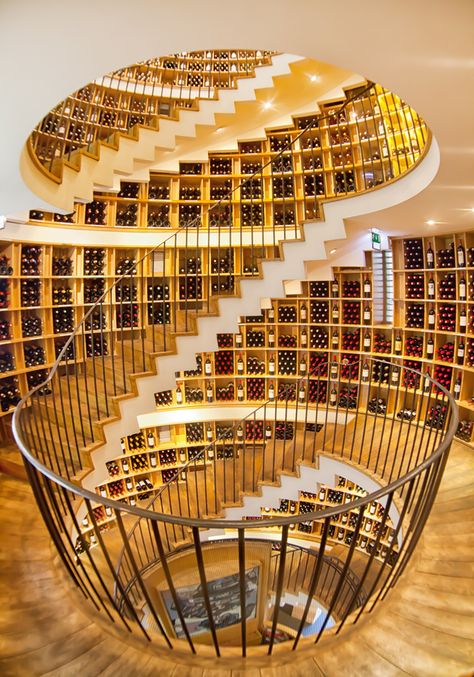 vinitalyclub's tweet photo. #WineShopDesign: #IntendantWineShop in Bordeaux. https://t.co/R134FlTRbr