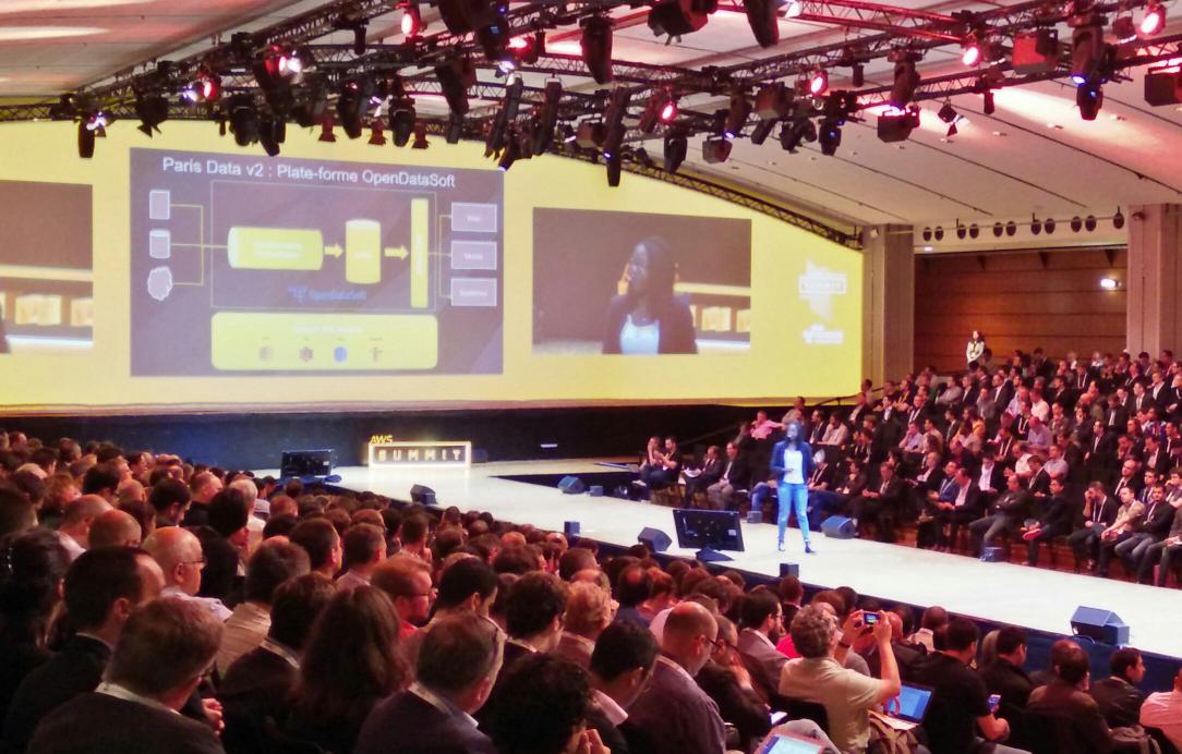 jleproust's tweet image. @AwaNdiaye_ talking #opendata powered by #OpenDataSoft on #AWS cloud #AWSSummit Paris