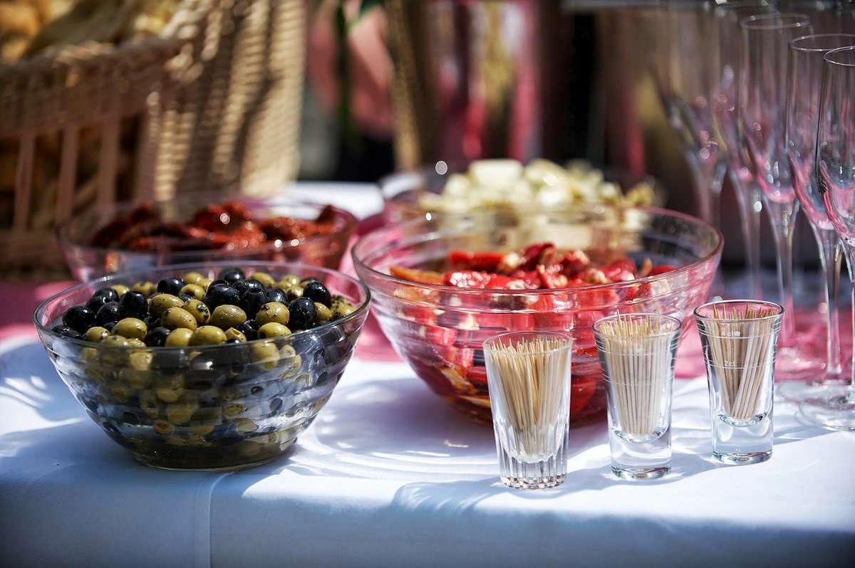 HomechefHome's tweet photo. Pour tous vos événements de #teambuilding, vivez une expérience culinaire inédite avec nos #chefs à domicile 🍴😀 https://t.co/fHlaHWzn7k