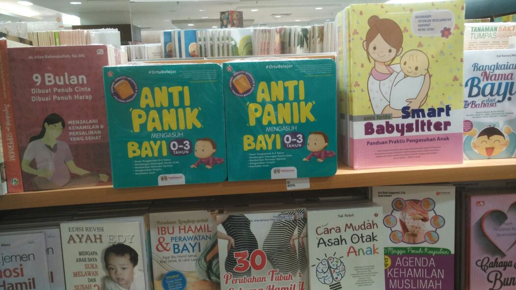 Di beberapa toko buku Gramedia lainnya, #BukuAntiPanik <a href="/tigagenerasi/">tigagenerasi</a> juga sudah tersedia: PIM, Merdeka Bandung, BSM.