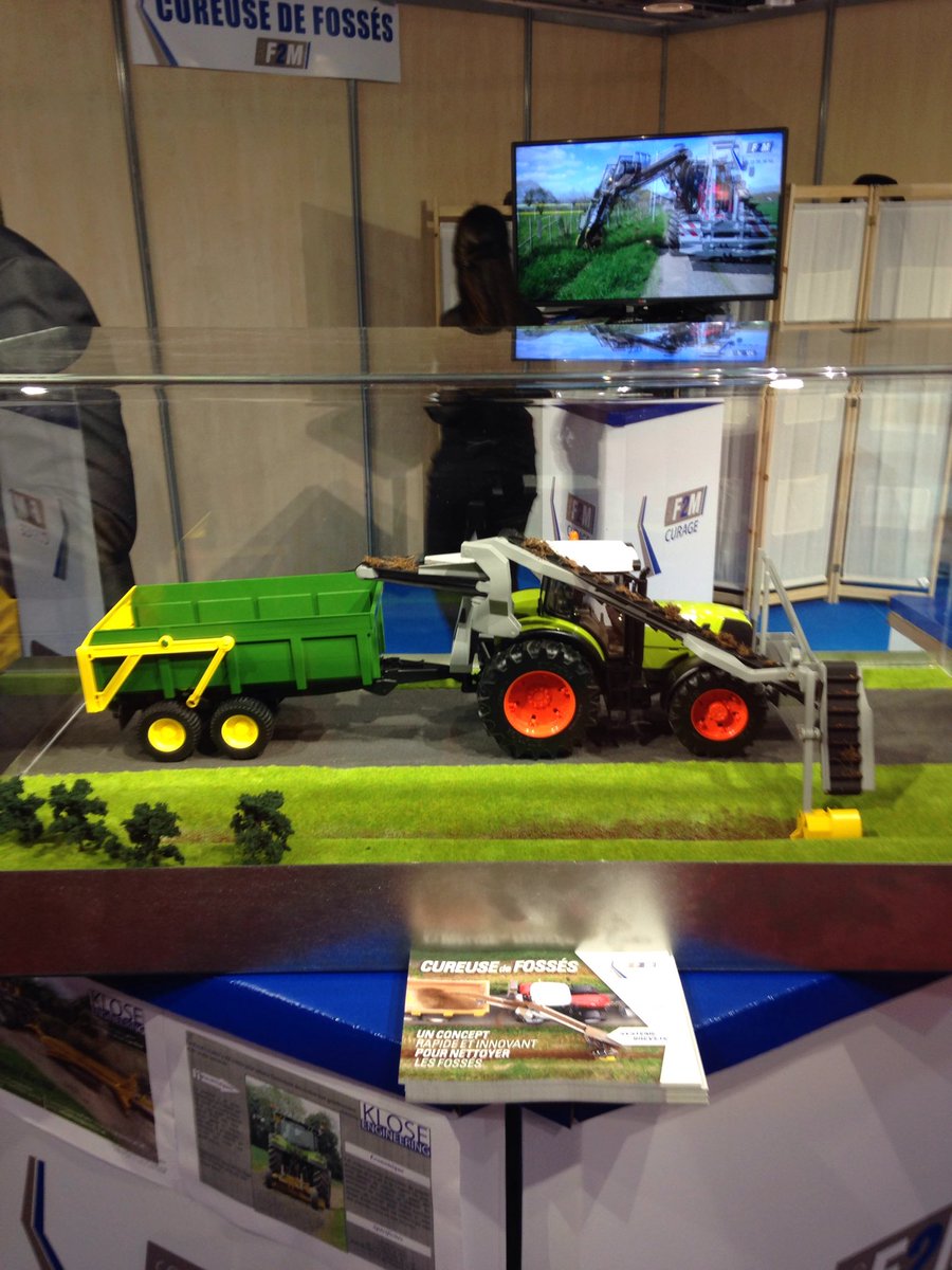 CepagesCap's tweet photo. Innovation f2m : cureuse a fossés lors du salon des maires Paris. #innovation #Sarthe #smcl2016 https://t.co/Y0k621UniO