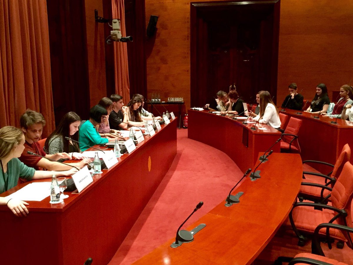 sindicdegreuges's tweet image. El Consell Assessor Jove del Síndic finalitzs el curs amb una sessió al @parlament_cat amb propostes i conclusions