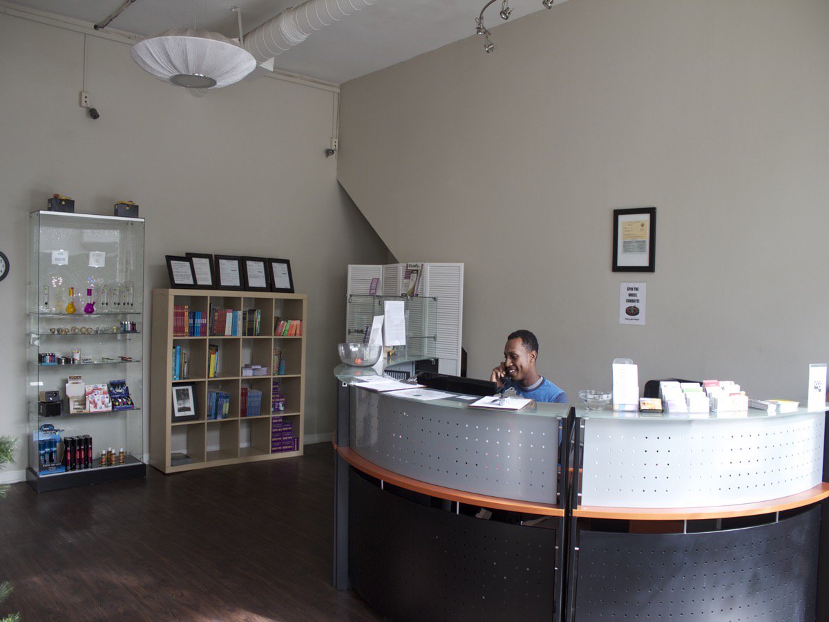 hopegrownhive's tweet photo. #LAPCG offers comprehensive peer counseling & provides the finest in high-grade medications https://t.co/xtomER3Qge https://t.co/IkRUr4zRIm