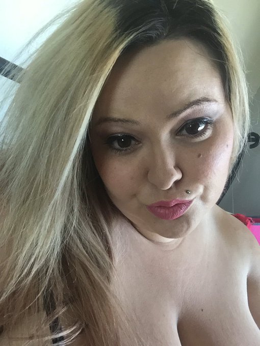 Come check me out I'm live !! https://t.co/60AolBk3Wl it's free to come chat with me !! https://t.co<a href="/tag/bbw"class="tags"><span>#bbw</span></a><a href="/tag/nakedinbed"class="tags"><span>#nakedinbed</span></a>