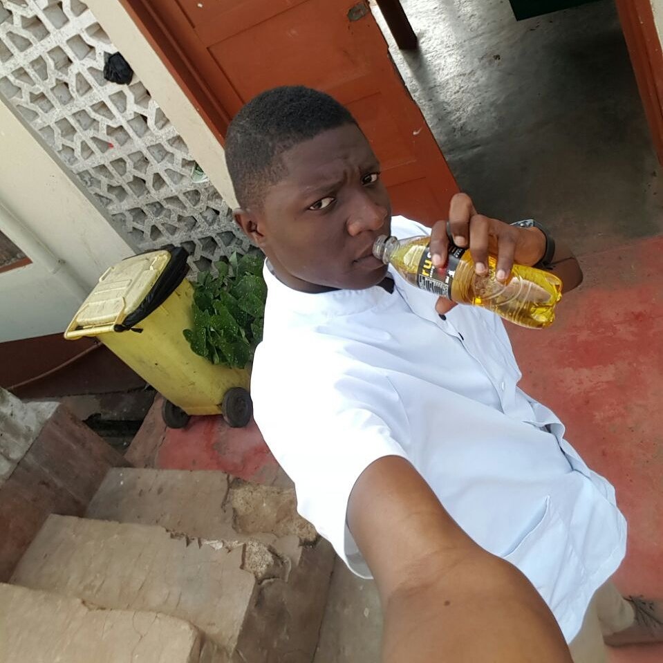 SarfoJr's tweet image. Rush energy drink....Vital source of energy for work. Can't stop rushing. Still #WeDeyRush @Rush_Energy_gh