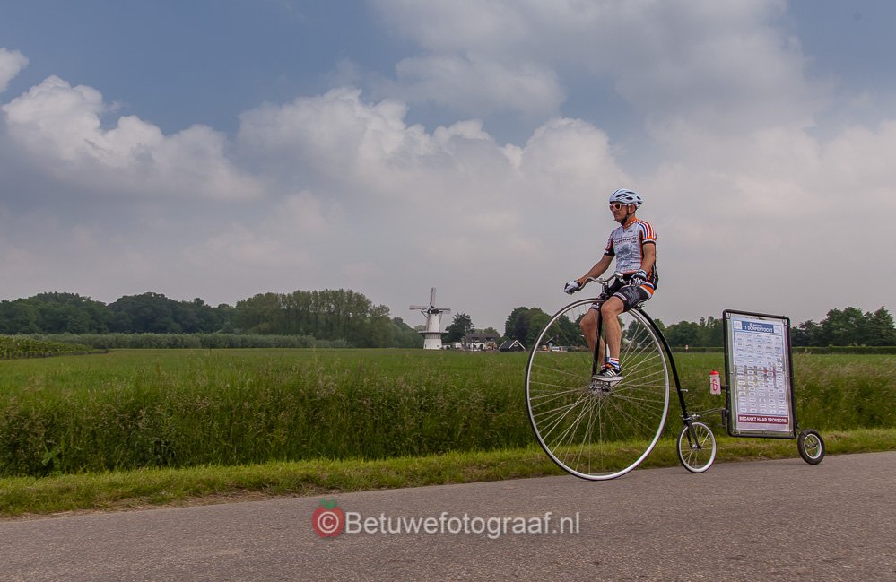 11 dorpentocht met een speciale fietsop 28 mei 2016 <a href="/11dorpentocht/">Betuwse11Dorpentocht</a> <a href="/MirandadV/">Miranda de Vries</a> <a href="/OmroepGLD/">Omroep Gelderland</a> <a href="/Dorp_Rhenoy/">Dorp Rhenoy</a> <a href="/Stappershoef/">Roel van Stappershoef</a>
