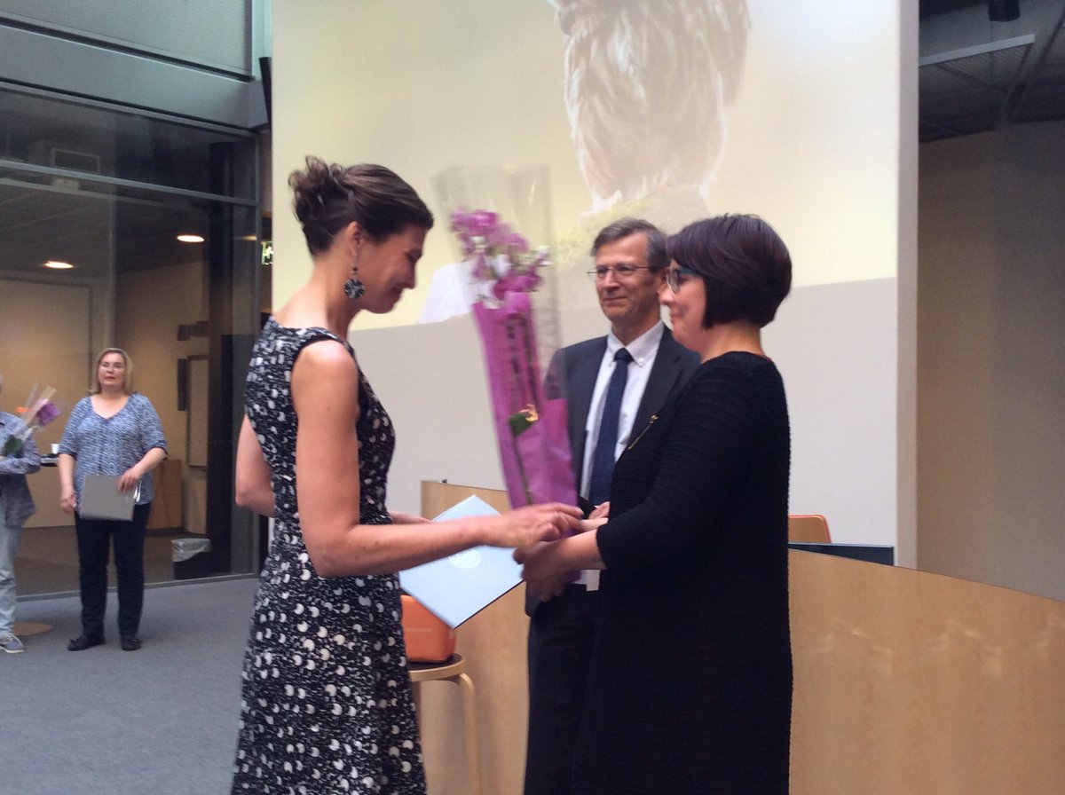 Maria Ahlholm sai juuri Maikki Friberg-tasa-arvopalkinnon Onnea <a href="/mariakela1/">Maria Ahlholm</a> 🌹 <a href="/Minervatori/">Minerva-tori</a> <a href="/oklhelsinki/">Opettajankoulutus</a> <a href="/helsinkiuni/">University of Helsinki</a>