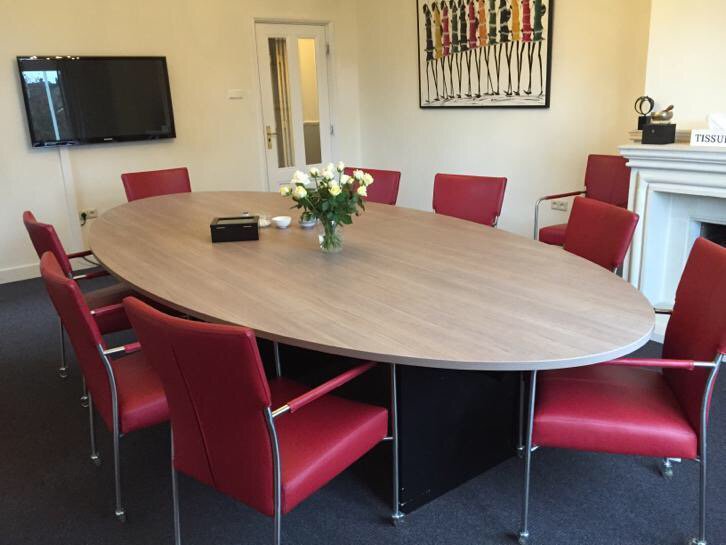 FloreoTraining's tweet photo. Wie heeft er belangstelling in deze mooie royale vergadertafel?! https://t.co/IvDLODoLk6 https://t.co/ZTwVG62Ueg