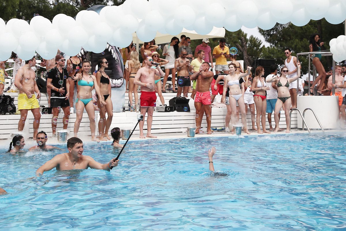 RixosSungate's tweet image. We love white but we love white party more...
#RixosSungate #RixosSungateMayFest #RixosSungateMayFest2016