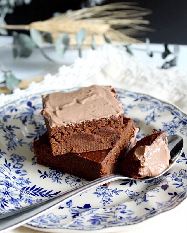 Recette de brownie à la patate douce, glaçage au yogourt grec chocolaté dispo sur mon blog <a href="/LiberteQC/">Liberté Yogourt</a>