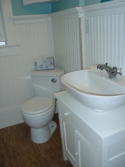 GrahamBathrooms's tweet photo. A corner sink or toilet is a great space-saving idea for a small #bathroom https://t.co/SR1zMx4haR