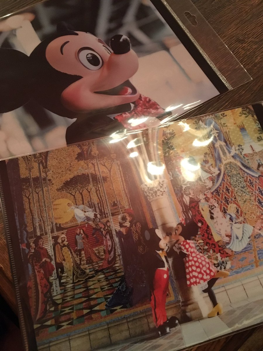 tdr_time's tweet photo. BBBのコス来たイマジニングのクリアファイル、衝動買いw
ミキミニのガラスの靴の壁画バックも素敵ー！
ディズニーギャラリー、なくなっても、どっか他で商品は売ってくれないのかなぁ。
#ディズニー #グッズ #TDRTIME #BBB https://t.co/T1tv6JtG2x