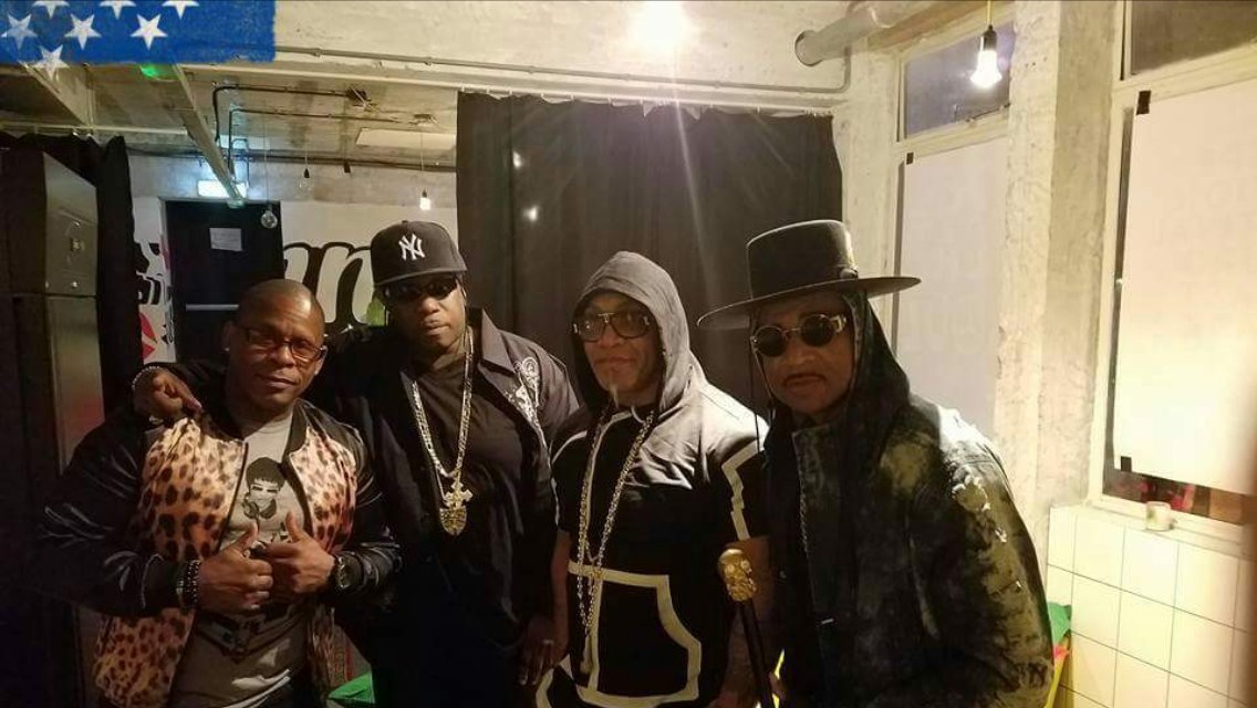 Backstage with <a href="/scorpiofurious1/">scorpiofurious5</a> #MasterGee and #HenDog on our UK tour