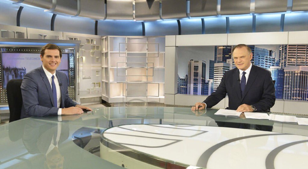 Albert_Rivera's tweet photo. Aquí os dejo mi entrevista de anoche, en @informativost5 con Pedro Piqueras: https://t.co/AoaOBmKpyb https://t.co/mEUft9AWb5