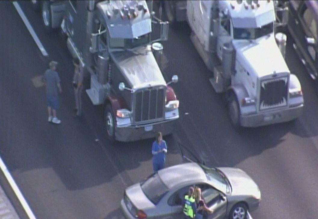 Crash on I-95 SB and Sheridan St/ 2 Lanes blocked #TRAFFIC https://t.co/E0nuFRapo2