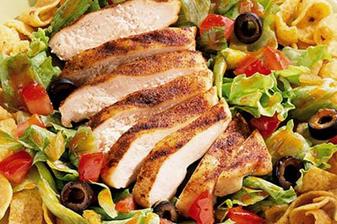 LUNCH SPECIAL FOR MON, MAY 31: Chicken Taco Salad #eatlocal #dailyspecial    lunas-kitchen.com