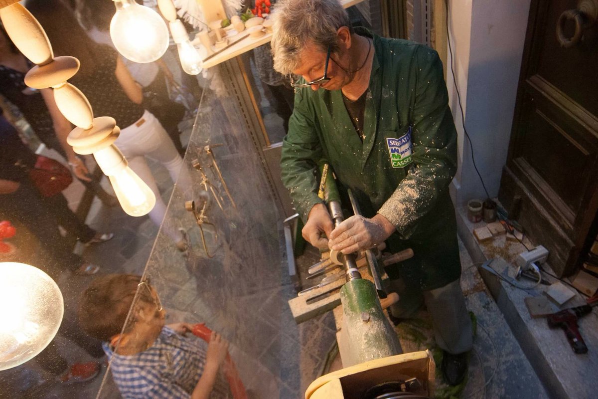 Young kid meeting old craft. This is #EMWeek16 #tocf16 <a href="/EUmakerweek/">European Maker Week</a> <a href="/MakerFaireRome/">Maker Faire Rome - The European Edition</a>