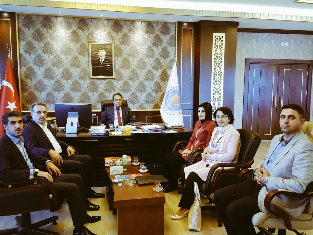 Bingöl  Üniversitesi Rektörlüğüne atanan değerli kardesim ve dostum İbrahim Çapak  hocamızı makamında ziyaret ettik.