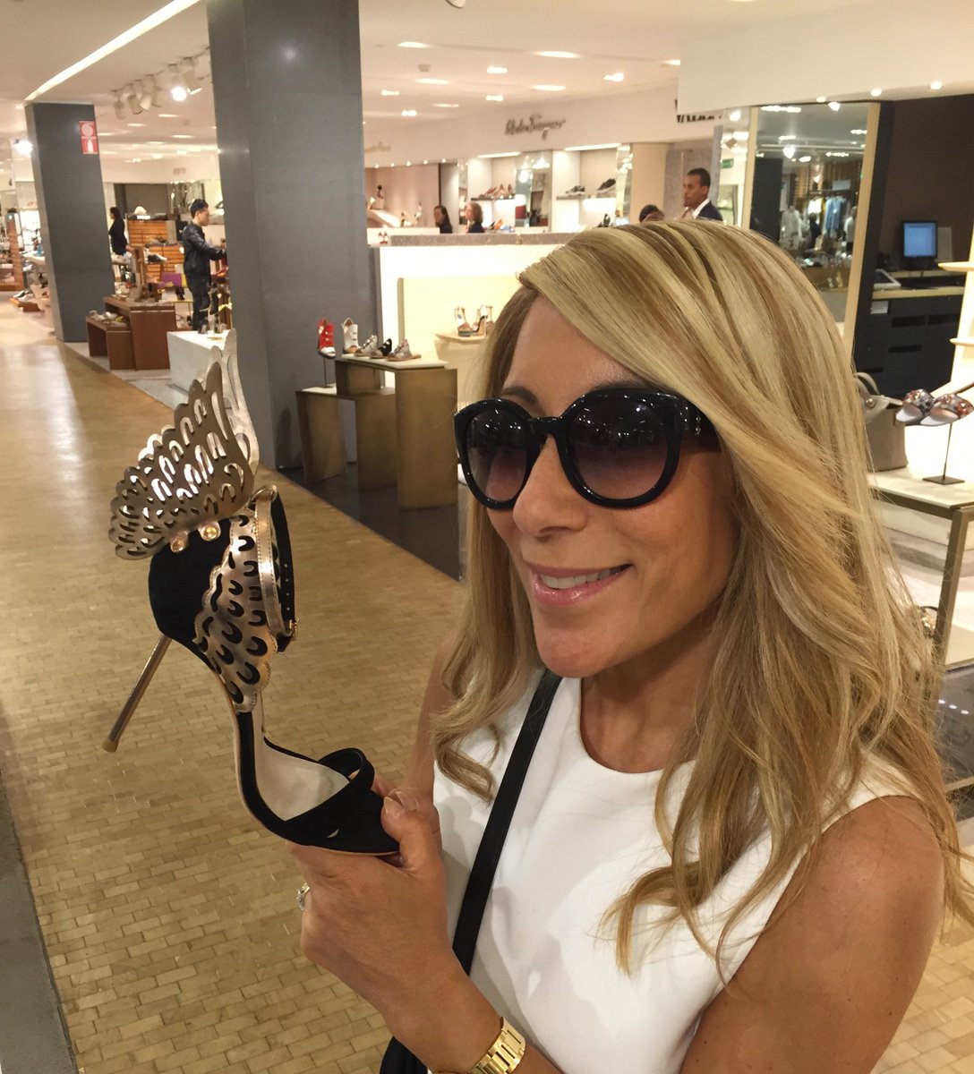 LoriGreiner's tweet photo. WOW check out these heels! Yes....perfectly representative of Women! We can fly through anything ! https://t.co/TG0RUhYHi8