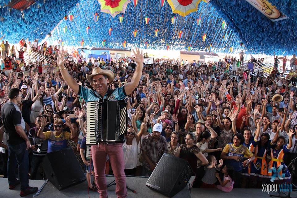MomentoJunino's tweet photo. O Momento Junino de sábado bombou! Com Ton Oliveira, Os Nonatos e Forrozão das Antigas. https://t.co/DKe0hvRJDH