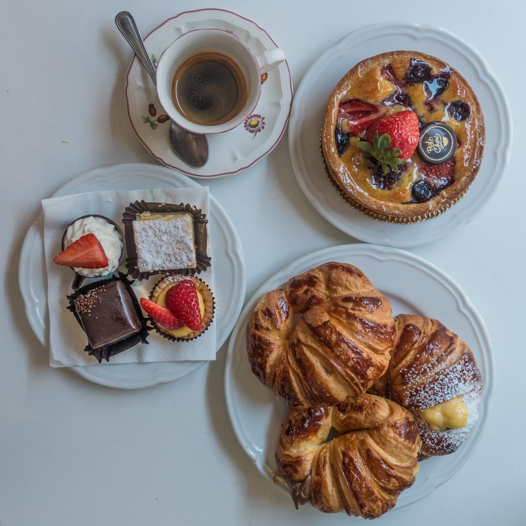 fashion_dummy's tweet photo. #colazione #memorabile @PastiCherIT #foodporrn #foodbloggers #fashiondummy  #BURBERRY #adidas #milan #Storm #Cool https://t.co/Y19W3Qod5W