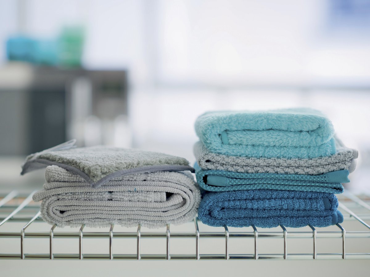TupperwareWW's tweet image. Kitchen mess is no match for our Microfiber Kitchen Towels! #Tupperware
