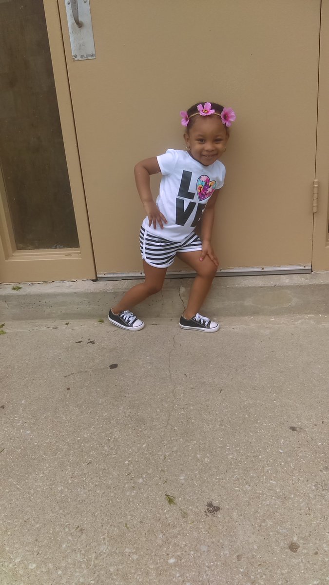 CUPCAKE_NE's tweet photo. Her tho π#royalrae https://t.co/BAIk04Bup3