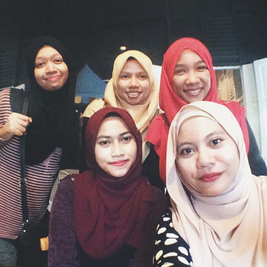 nadfrhns's tweet photo. Though it's a short meet up but it was beyond meaningful 💕 #nana #diasemanishoney #isteriorang #ticer #jeyditee https://t.co/gZPgAvSUcs