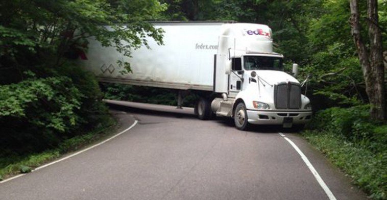 DriveDLI's tweet photo. New Law Punishes Truck Drivers With Fine Up To $2,000 For Using This Road https://t.co/WlJQOh3uZL #trucking https://t.co/8q3drsJinK