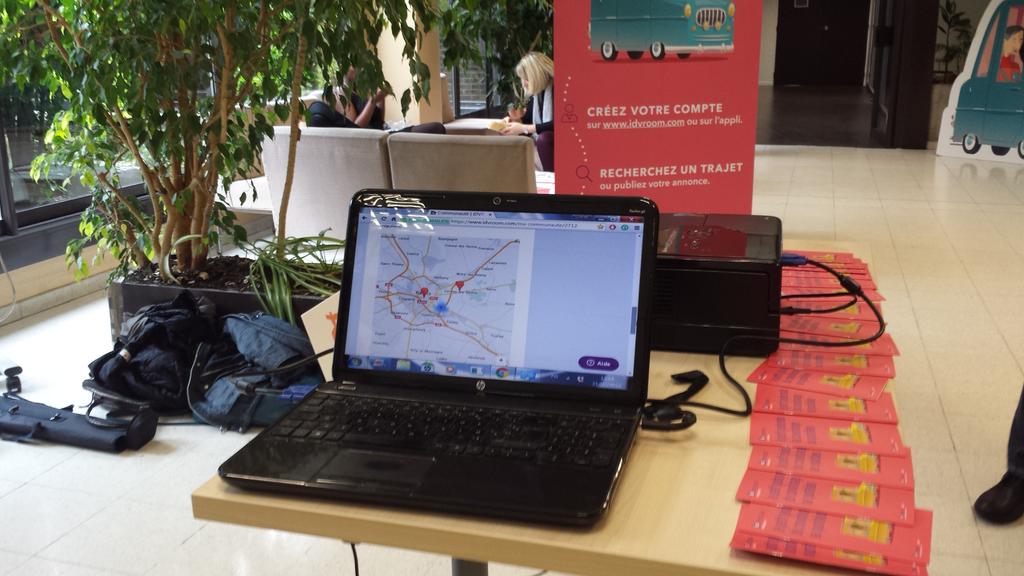 eBaiCharles's tweet photo. En direct @fbleuchampagne: mes 'collègues' d'#Ecores pour parler #covoiturage domicile-travail avec site @iDVROOM > https://t.co/VkbHi6rzR5