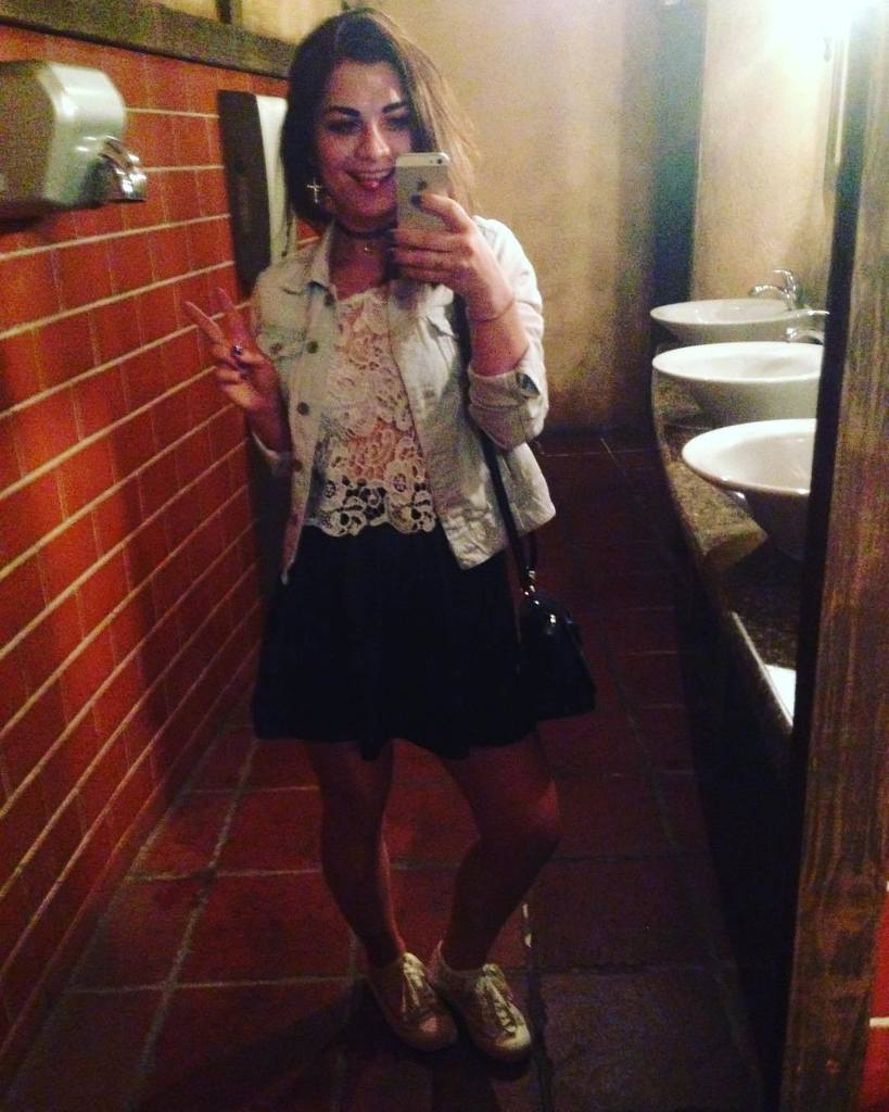 InstaLugansk's tweet photo. Мур 🍷💨😌 #ядома #луга #луганск https://t.co/lTkTEiaUE5