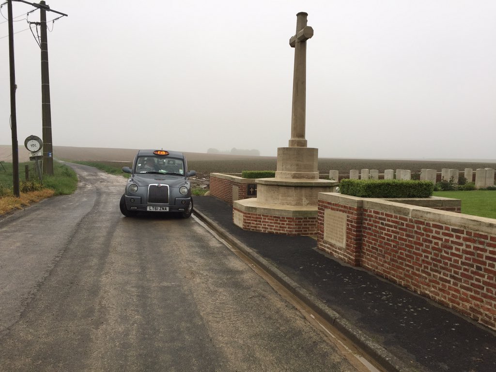 giveitsommewalk's tweet photo. And guess what, after 127 miles walking from London s black cab drives by. Priceless😀 https://t.co/RdEgUMiXNO