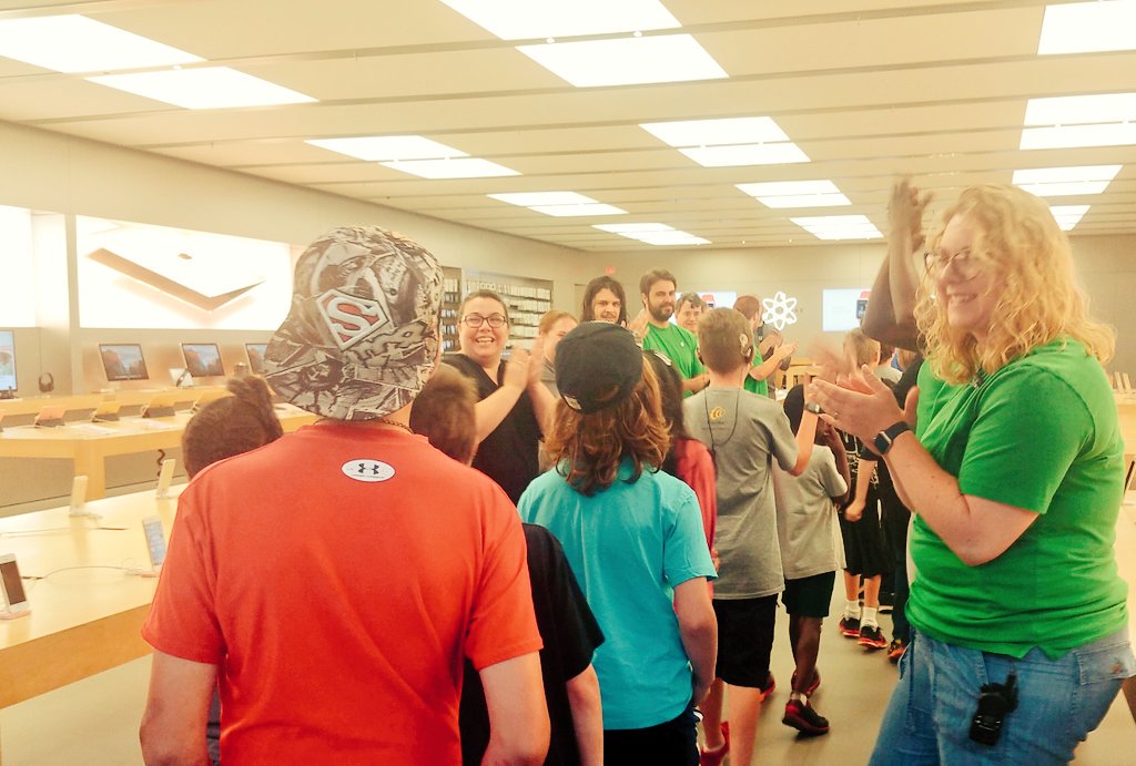 bdabsteach's tweet photo. Having a blast at the #applestore with @BESPandas using #paper53 &amp; @iBooks #ibooksauthor https://t.co/h0xjrETLLx