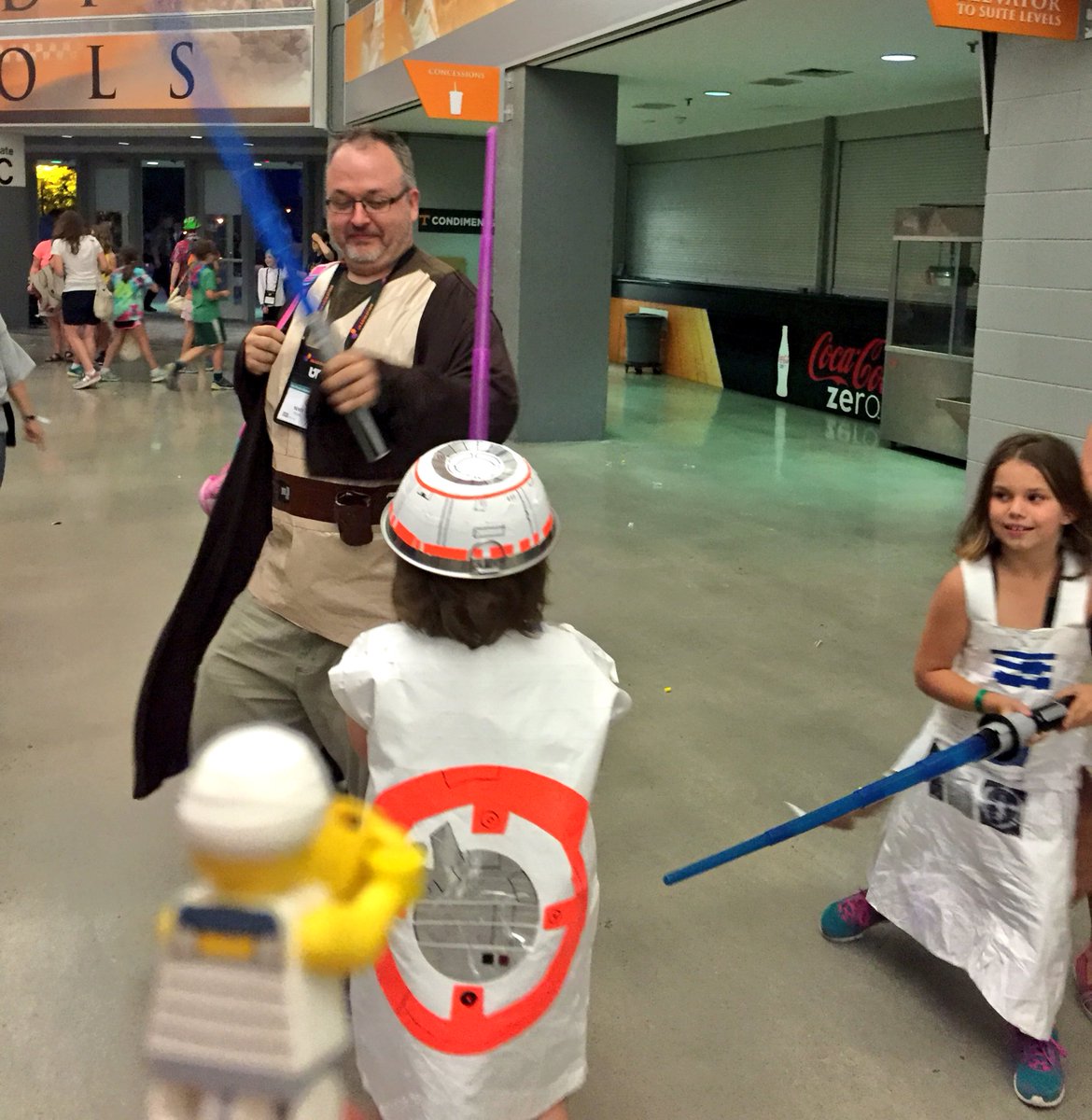 LegoGuyDI's tweet photo. @IDODI #GlobalFinals16 untweeted memory from the #DuctTapeBall: A War of the Star variety! https://t.co/57OVgSzuWj