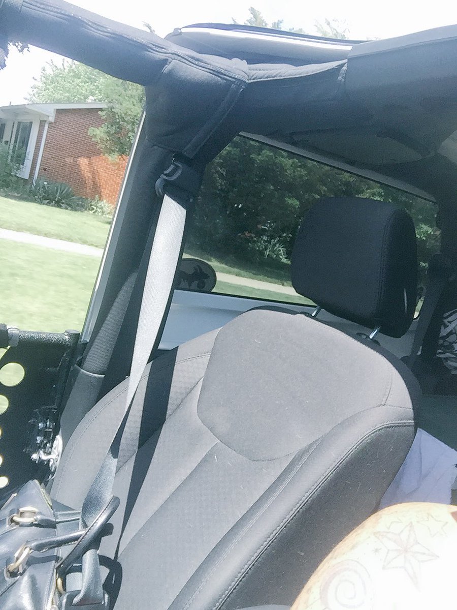Mccrumbles's tweet photo. #flyinsolo #dooney #SafetyFirst #jeeplife #itscool #JeepLife #JeepMafia #jeepgirl https://t.co/0SfICAI2Uy