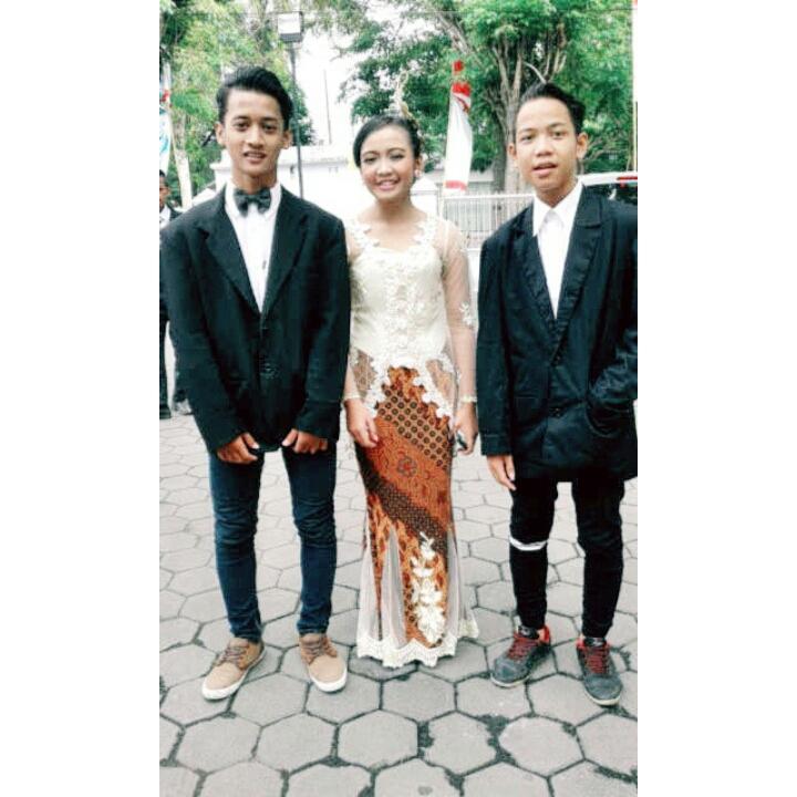 nandaDF5's tweet image. Perpisahan bukanlah akhir dari pertemuan 😊 tetep nyapa yak walau beda SMA/Smk 
#lulusananakesempe