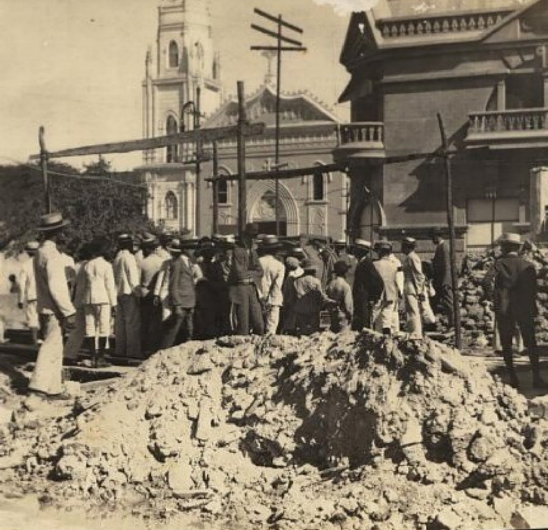 Mcbo_Vos's tweet photo. Piedra fundacional del edif. Botica Nueva (1923) @vikimatha @leonmagnom @todozulia @herzetorres https://t.co/IFFHrh8ipj