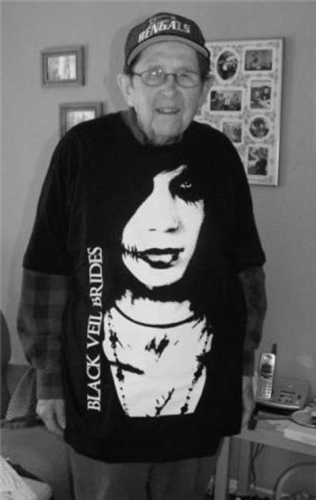 AndyBVBFact's tweet image. Fact #72

@AndyBLACK's GrandFather Urban Flanders Was The Voice In @BlackVeilBrides Music Video #PerfectWeapon.