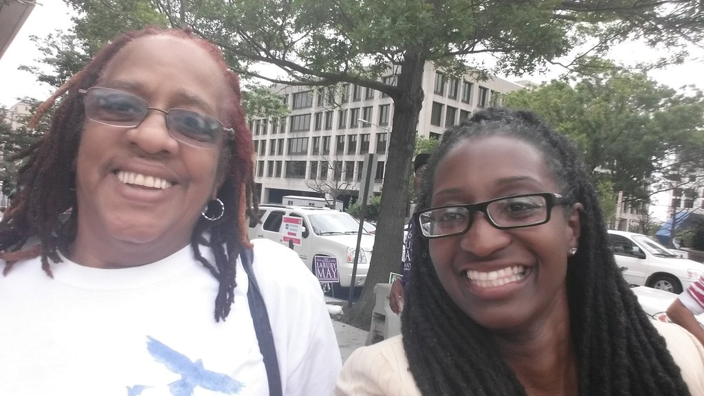 LaRubyMay's tweet photo. Seriously don't these smiles make you smile? #SelfieSkills #4MoreYears #TeamLaRuby https://t.co/hghyolzqcT