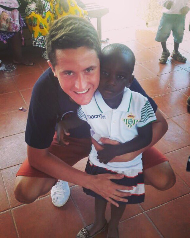 AnderHerrera's tweet photo. #aldeasinfantiles #Guineaecuatorial 😍 https://t.co/i5gXvjtZF0