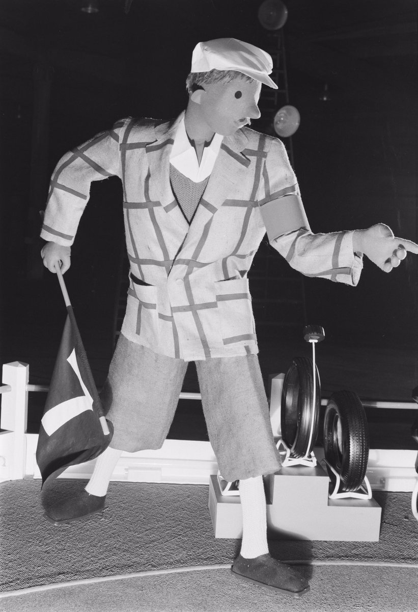 raboditibo's tweet photo. #Fotos der #1950 sind vom #Zerfall bedroht. Beginnende Schichtablösung, jetzt muss #digitalisiert werden! #Acetat https://t.co/4IksBwDlbe