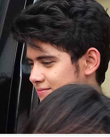 pHuTrialpril's tweet photo. Ini yng d peluk ali siapa sii@alysyarief Kepo nii #AliciousHebat #KCSB https://t.co/z1SrKJyaNv