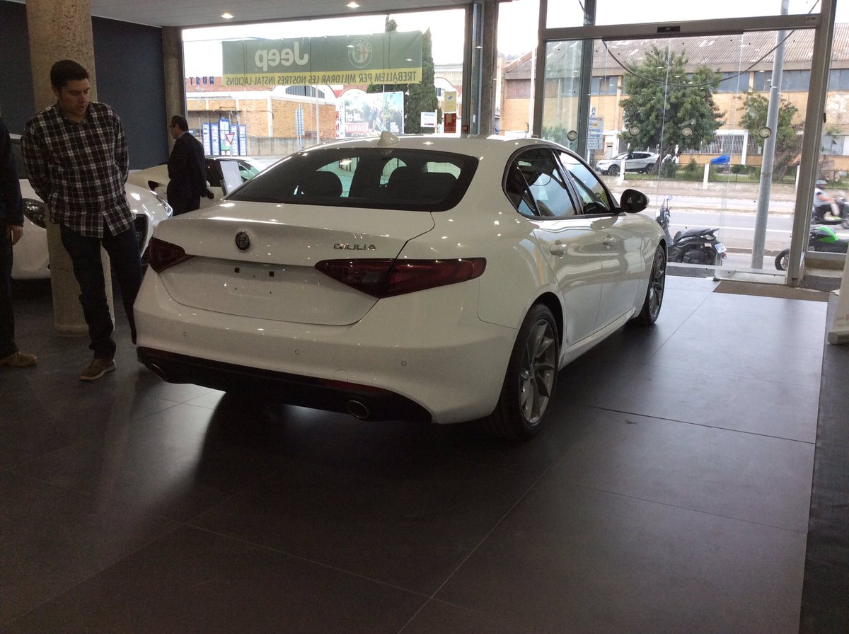 cochesafondo's tweet photo. #Turiauto se prepara para recibir al nuevo #Giulia, punto de inflexión en la gama de @AlfaRomeo_es https://t.co/RVwiqMNlTP