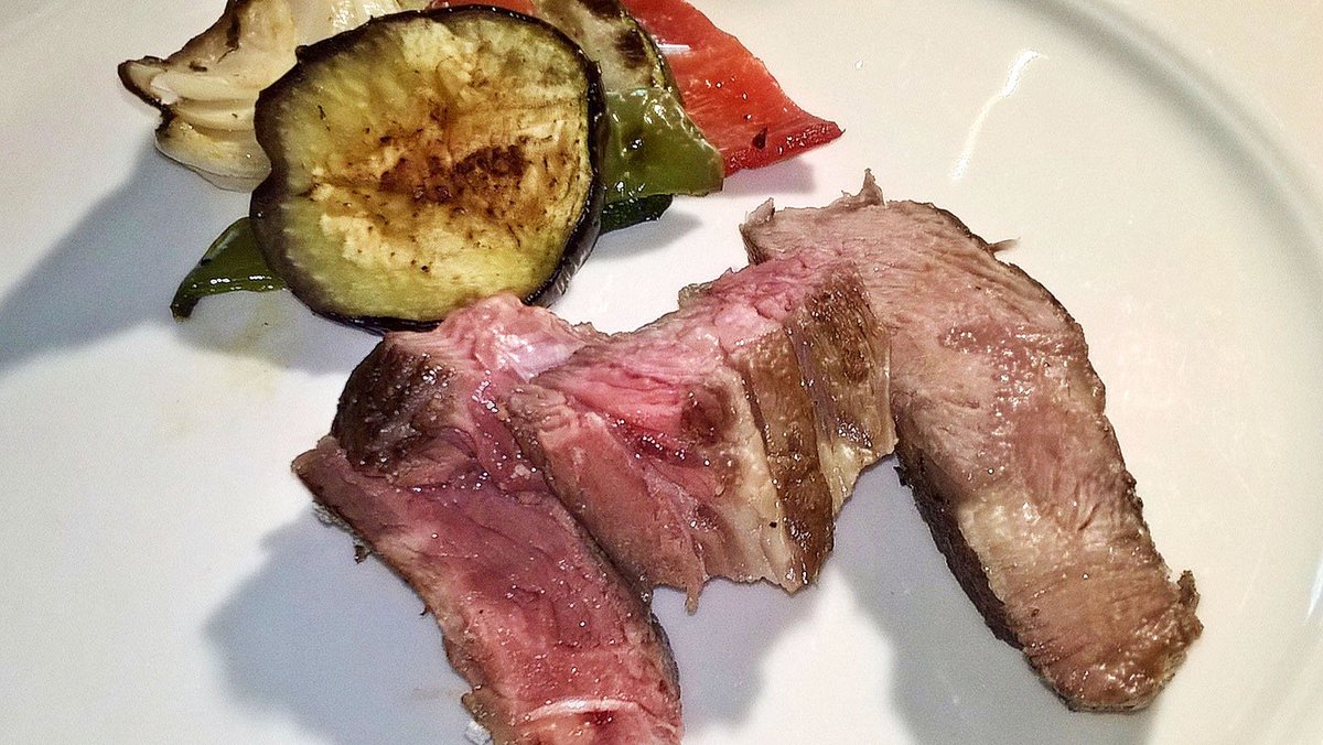 ¿Te gustan las buenas historias? Ve a Ware House (María de Molina, 25. Madrid). Y pide su carne trinchada de búfala.