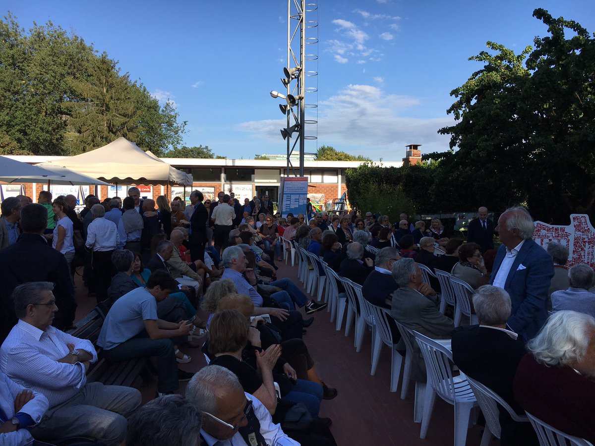 ConRomaAlComune's tweet photo. In diretta dalla #PiscinaDelleRose .
Tra poco cominciamo 💪
#SaltaSu nella grande famiglia di #ConRoma https://t.co/MpkWYFgMqd